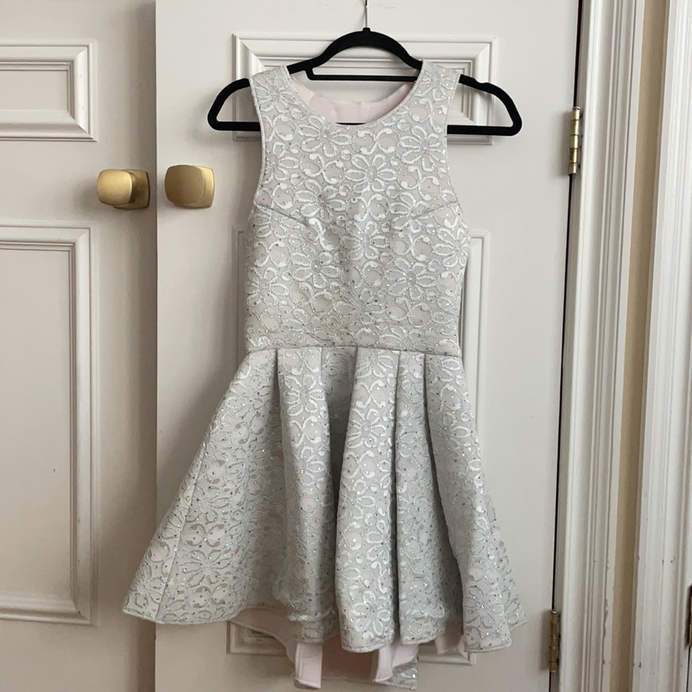 Dress - Picture 3 of 9
